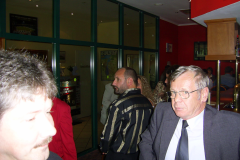 065-die-ersten-bekannten-Gesichter-treffen-ein