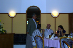 085-das-Treffen-ist-eroeffnet